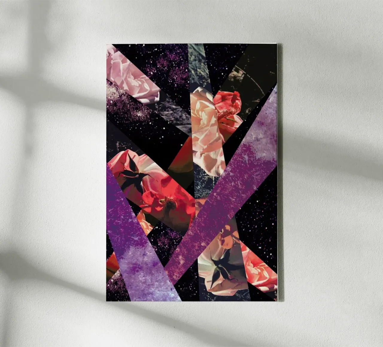 Roses in the galaxy lienzo con Marco flotante de Vasare Nar