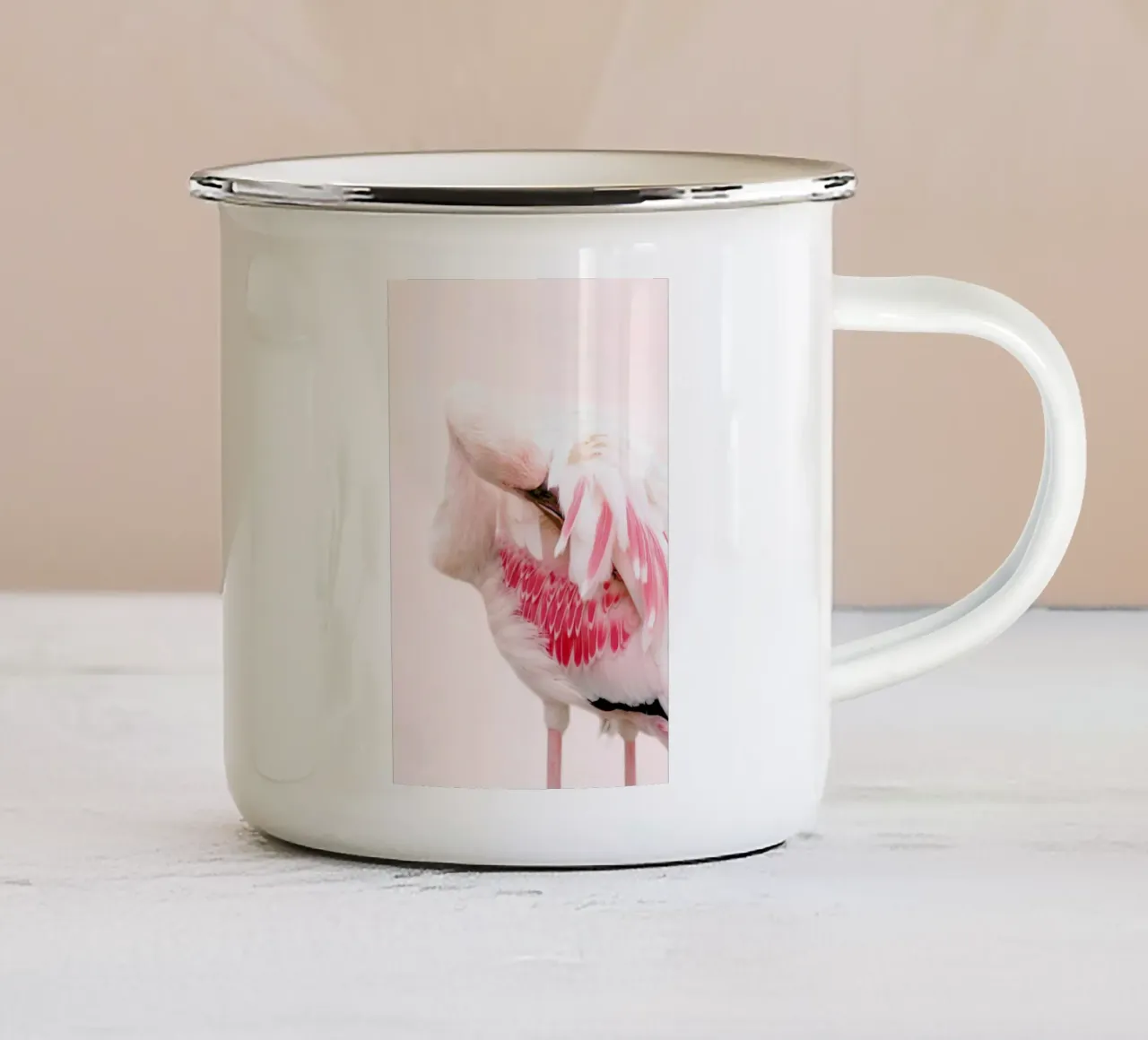 Flamingo Pink tazza in smalto da Ingrid Beddoes