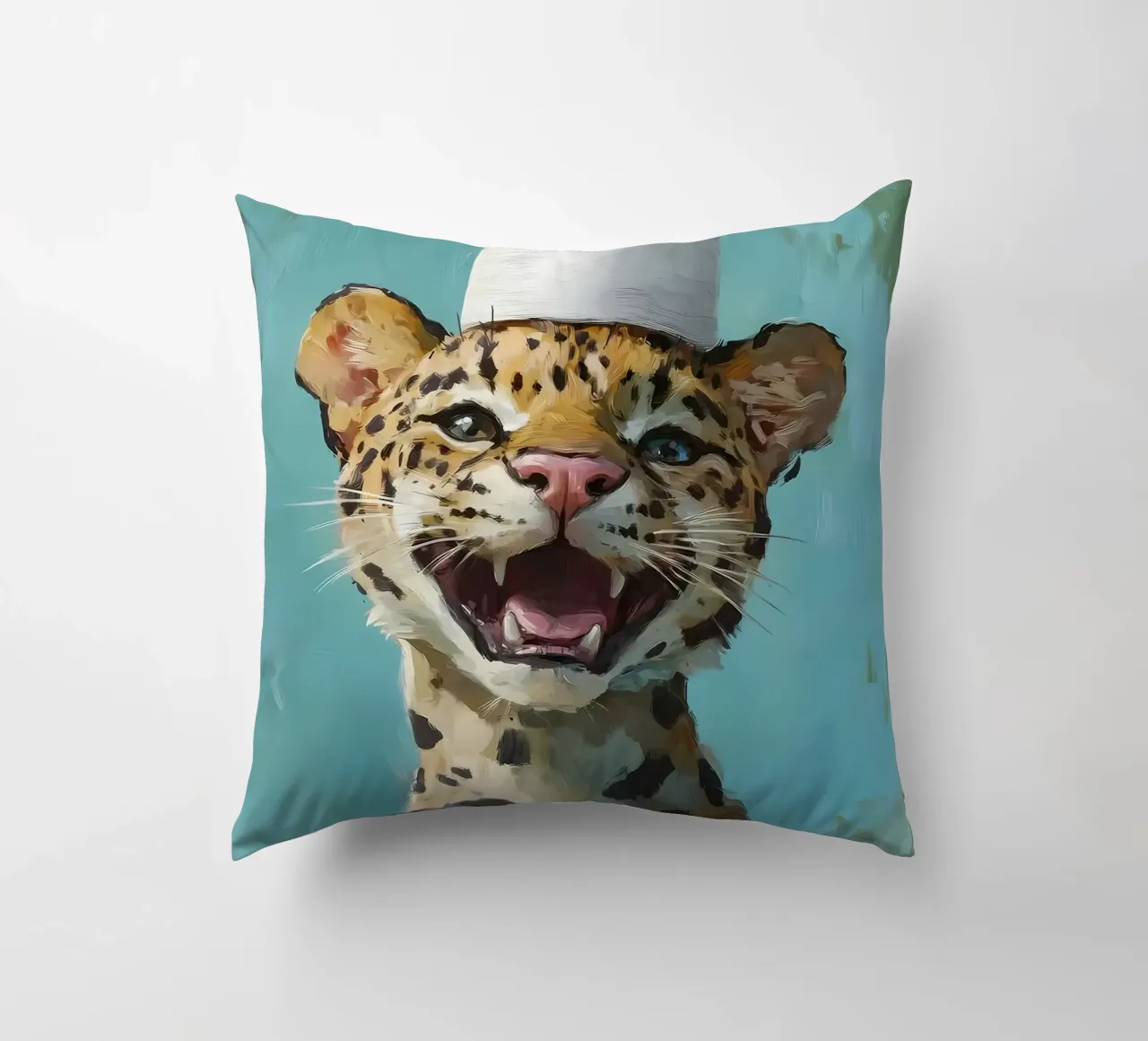 Leopardo con cappello di carta igienica cuscino da Ginnery