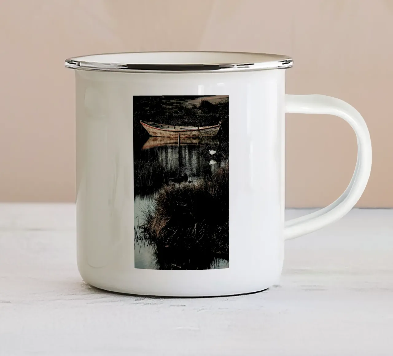 Solitude tazza in smalto da Ingrid Beddoes