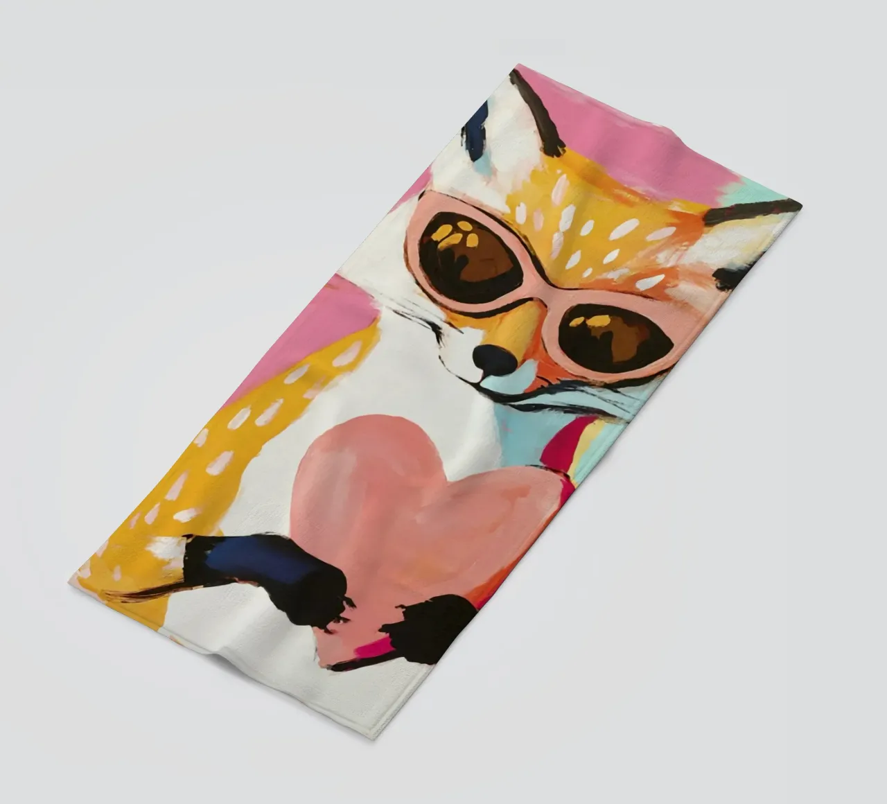 Volpe fredda Whimiscal con cuore telo mare da Modern Muse