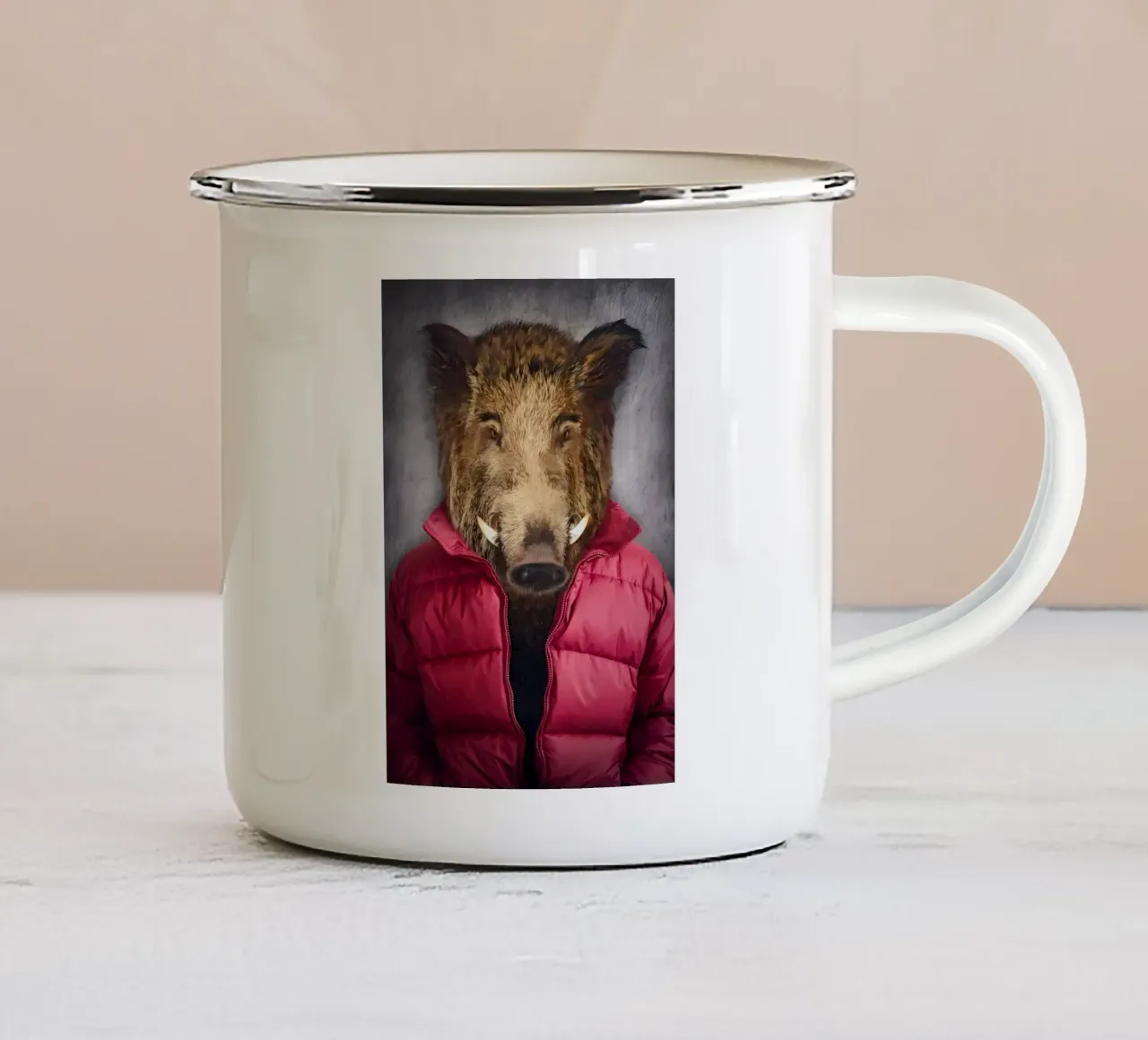 Cinghiale vestito tazza in smalto da Delaplane