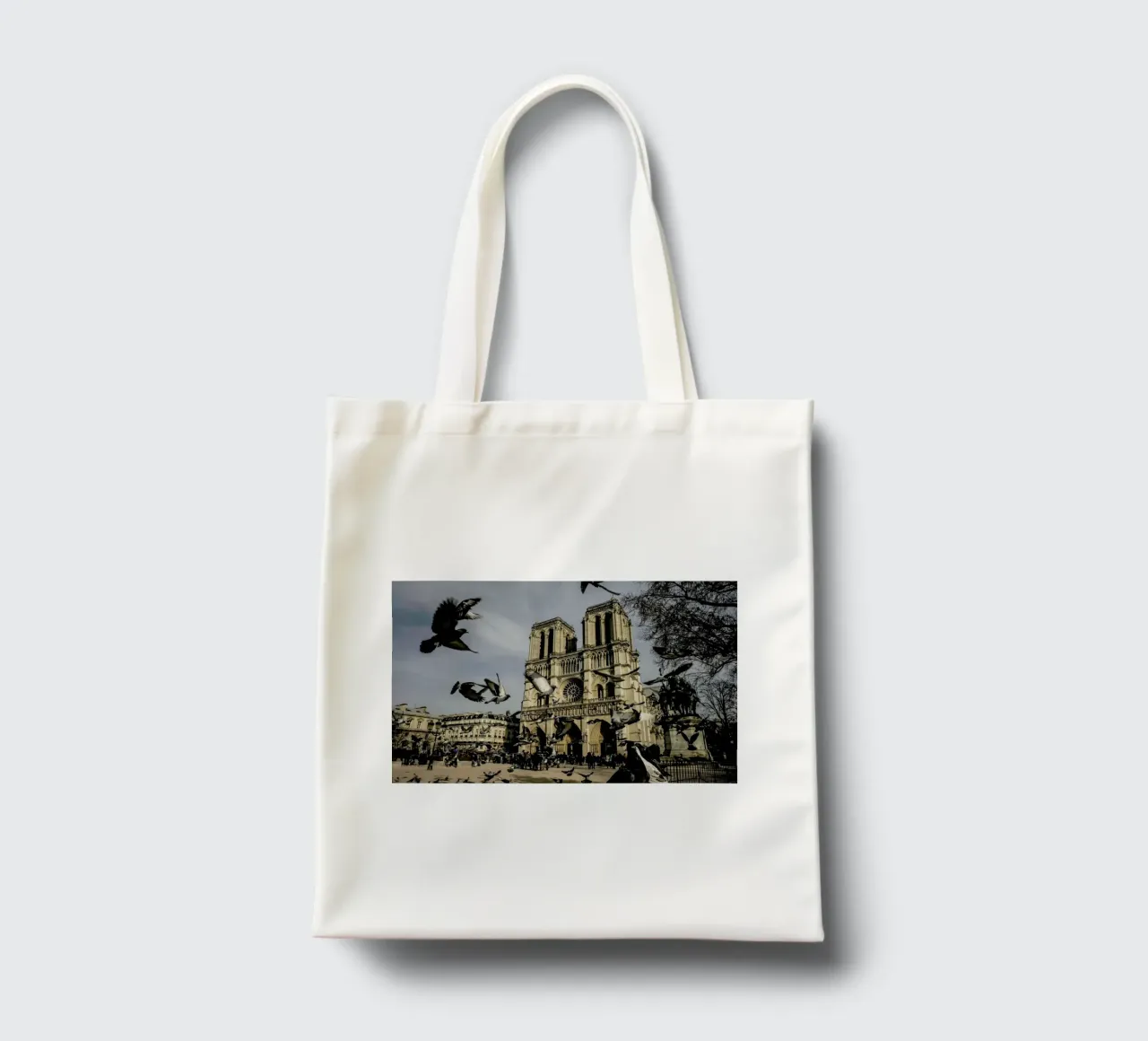 The Birds of Notre Dame by Michael Kraus borsa in juta da EyeEm Mobile GmbH