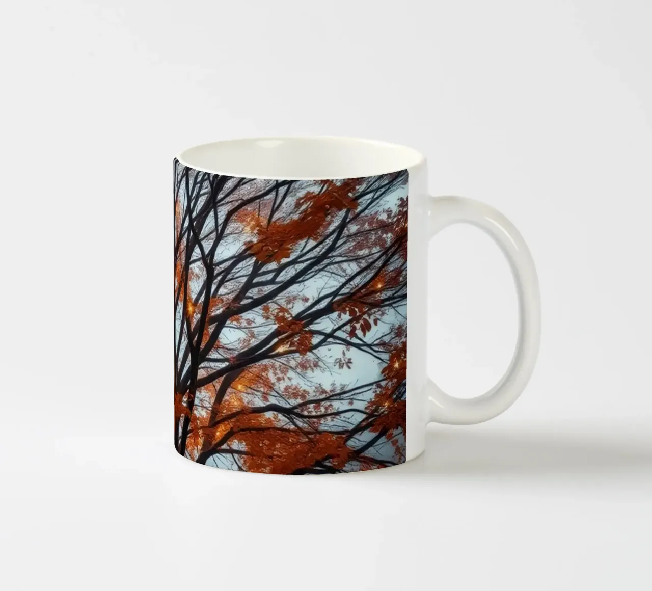 Majestätischer Baum mit hoch aufragendem Herbstlaub Keramik Tasse von DesignDoodle