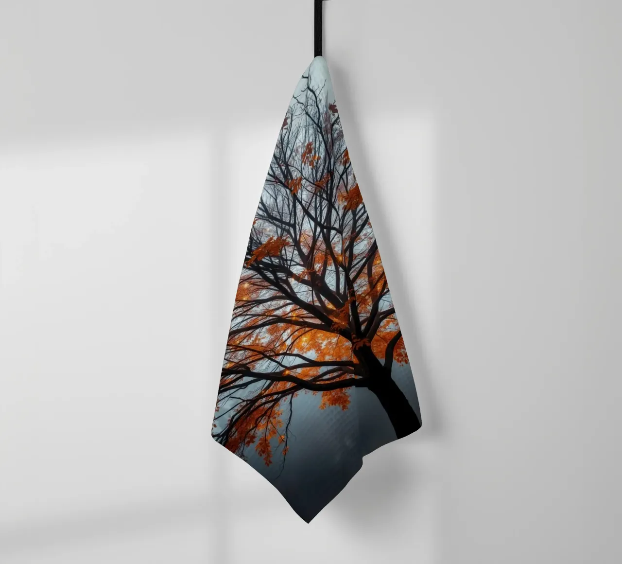 Albero maestoso con foglie autunnali che si erge alto canovaccio da cucina da DesignDoodle