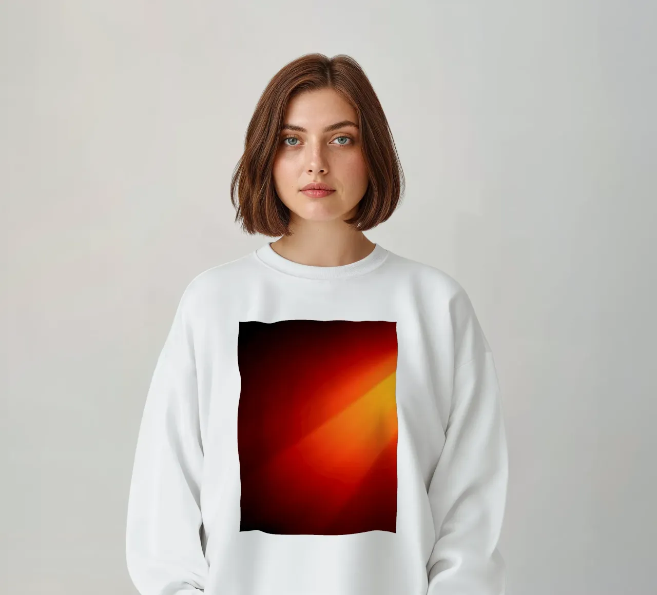 Lebendiges abstraktes Design in kräftigem Rot und Orange Sweatshirt von DesignDoodle