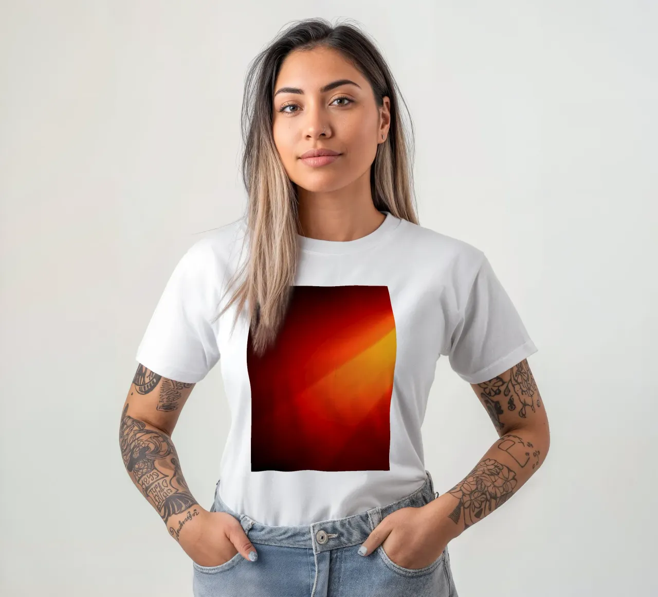 Lebendiges abstraktes Design in kräftigem Rot und Orange T-Shirt von DesignDoodle