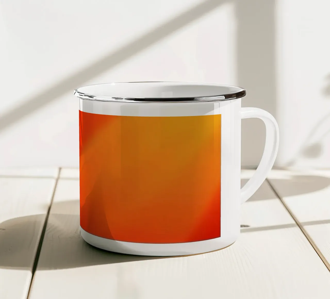 Vibrante disegno astratto in rosso e arancione. tazza in smalto da DesignDoodle