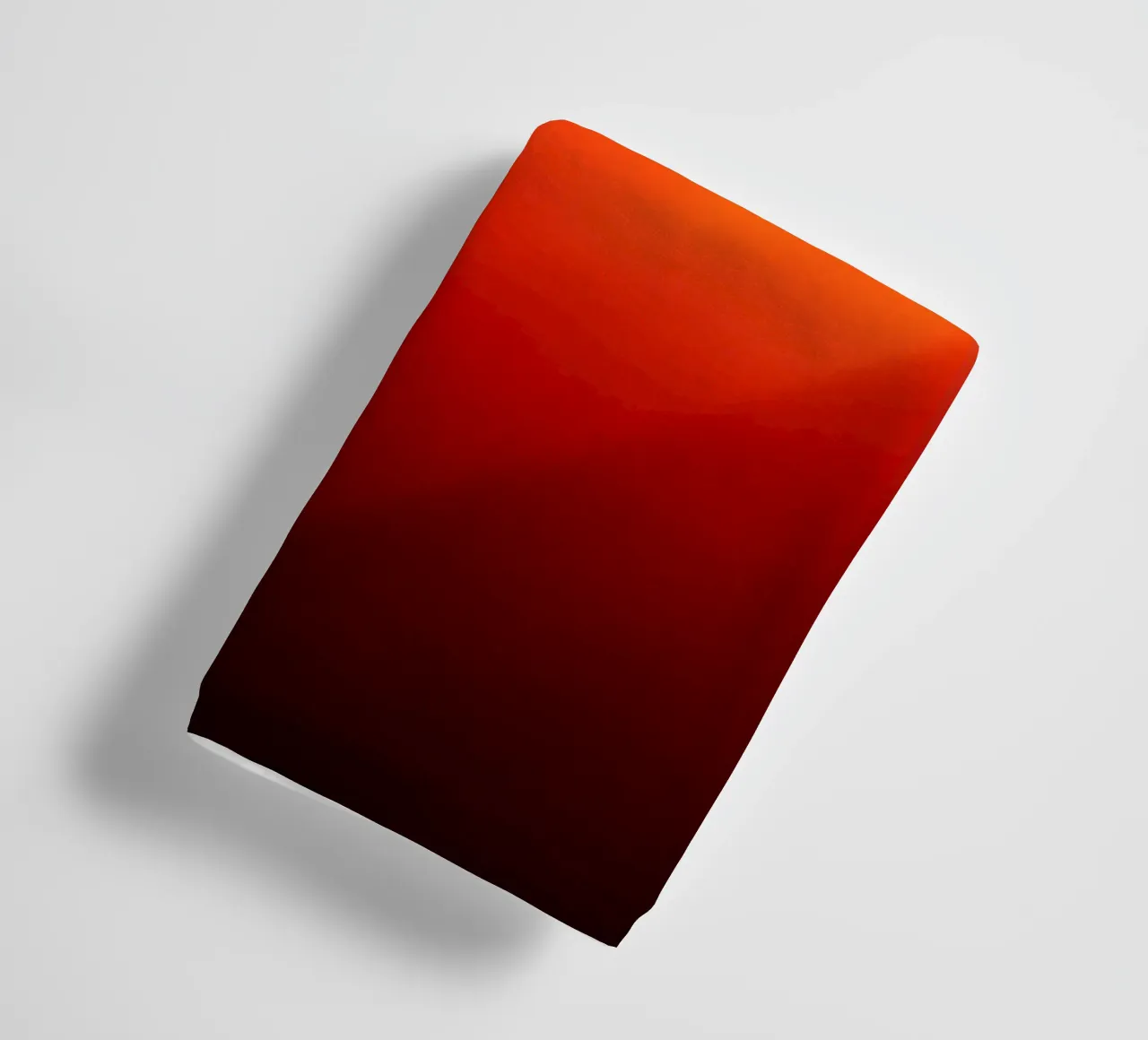 Lebendiges abstraktes Design in kräftigem Rot und Orange Handtuch von DesignDoodle