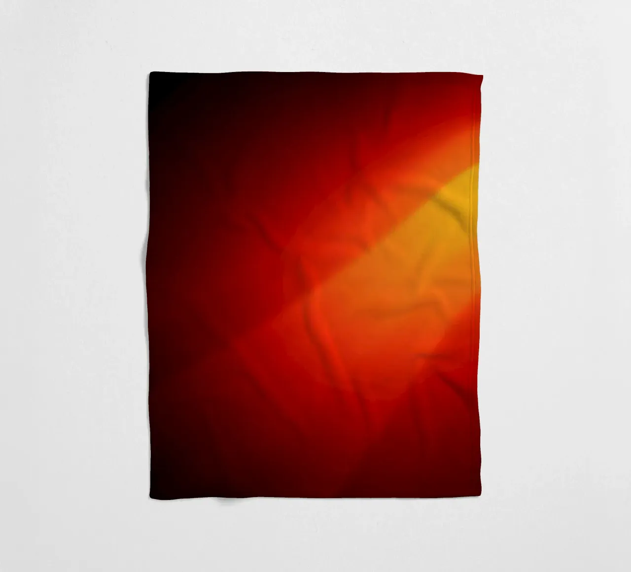 Lebendiges abstraktes Design in kräftigem Rot und Orange Fleecedecke von DesignDoodle