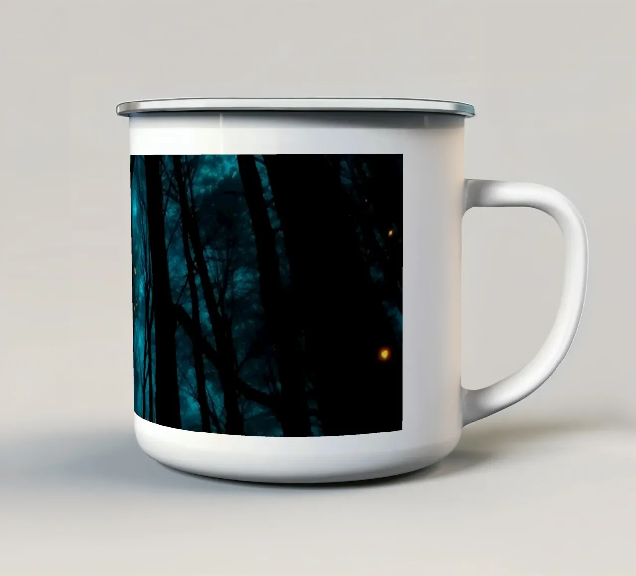 Esplorate il sognante scenario della foresta blu con luci scintillanti tazza in smalto da DesignDoodle