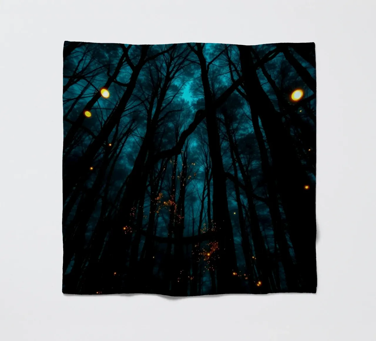 Esplorate il sognante scenario della foresta blu con luci scintillanti coperta in pile da DesignDoodle