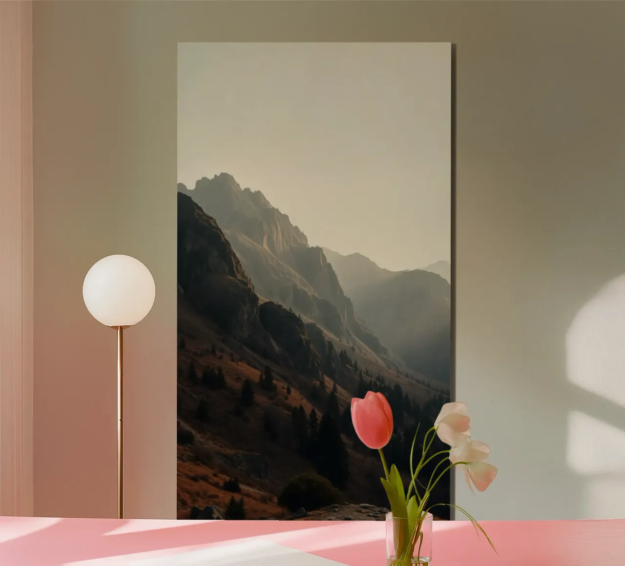 Vue majestueuse sur les montagnes avec des sommets embrumés sous un doux soleil alu dibond de DesignDoodle
