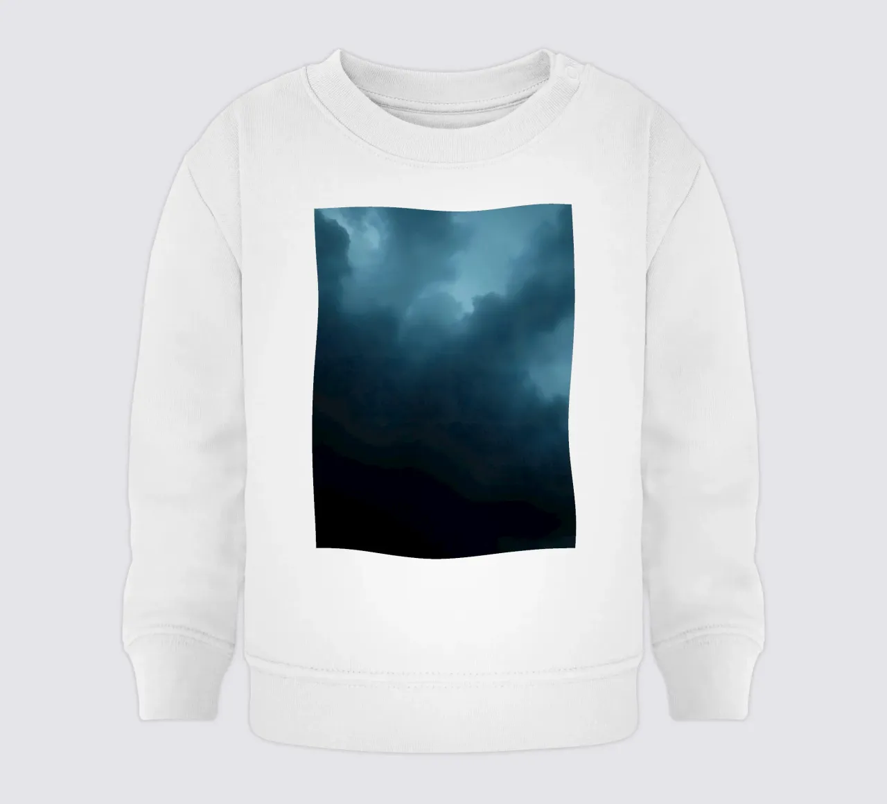 Nuvole scure e tempestose si addensano in un cielo crepuscolare felpa neonato da DesignDoodle