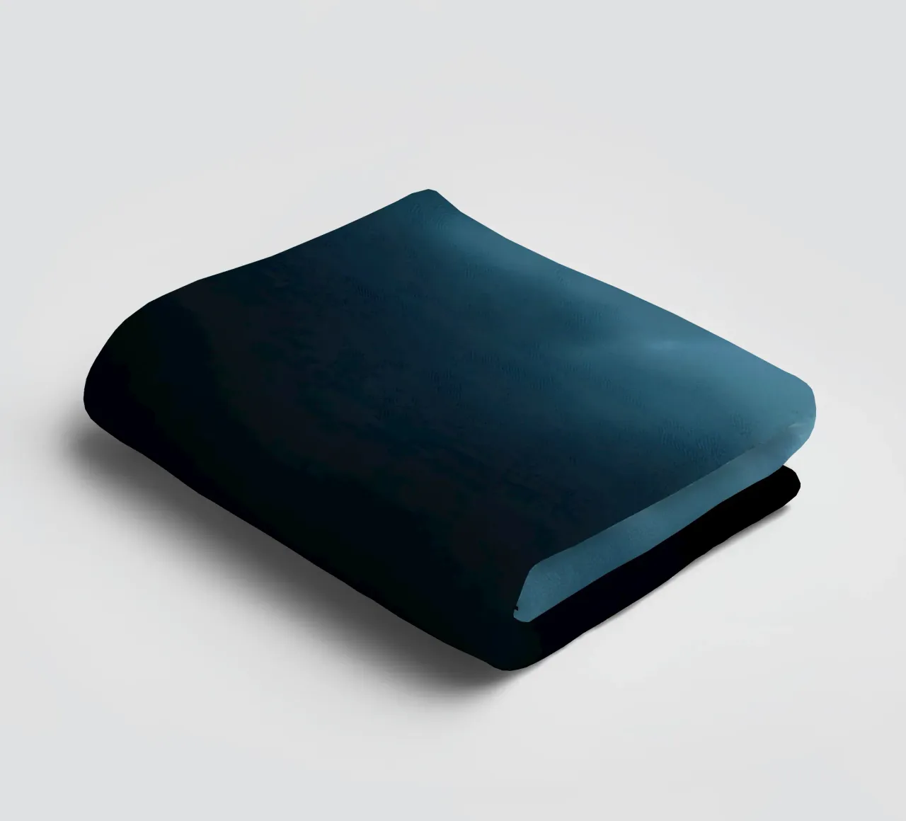 Nuvole scure e tempestose si addensano in un cielo crepuscolare asciugamano da bagno da DesignDoodle