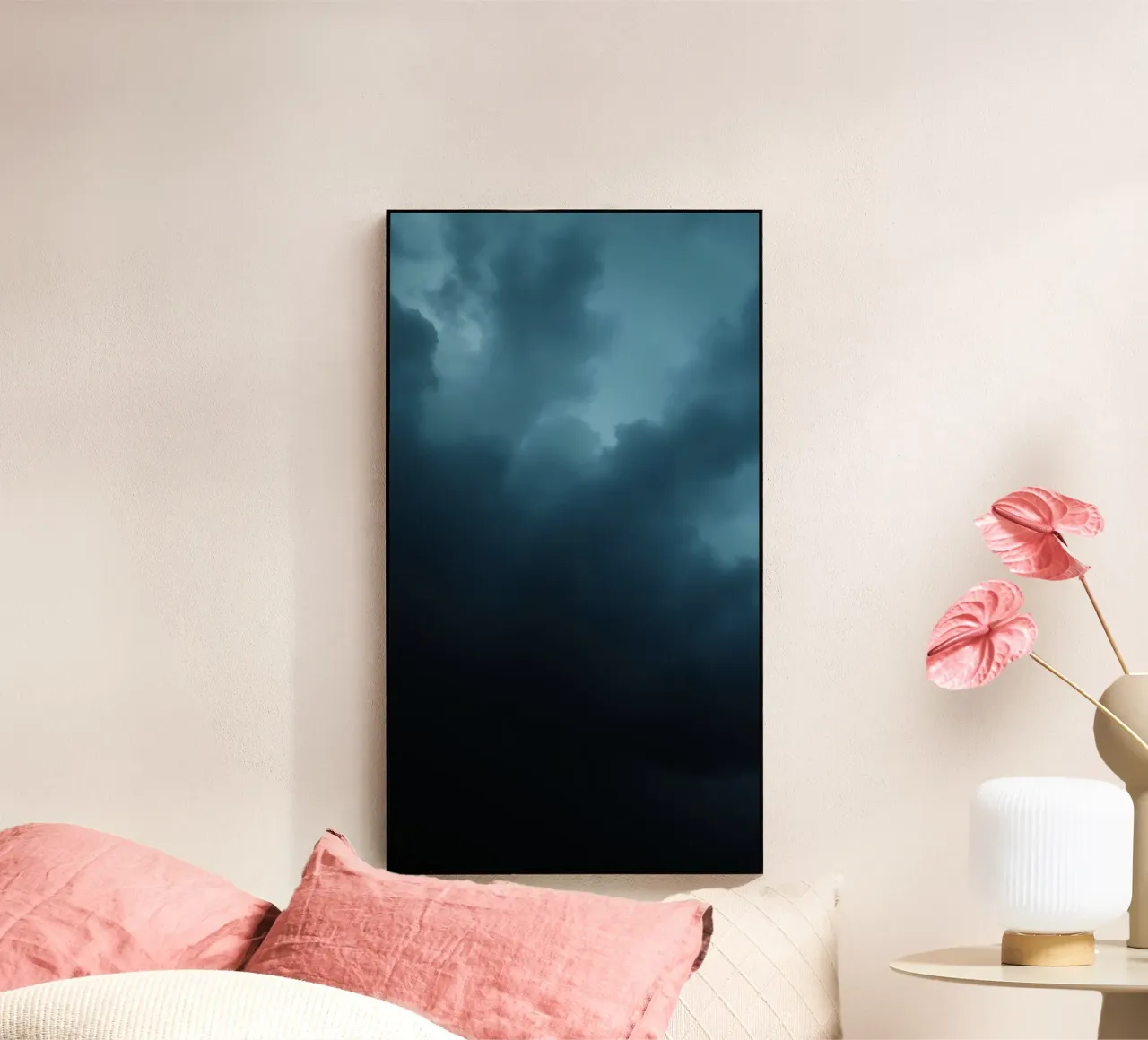 Nuvole scure e tempestose si addensano in un cielo crepuscolare plexiglass da DesignDoodle
