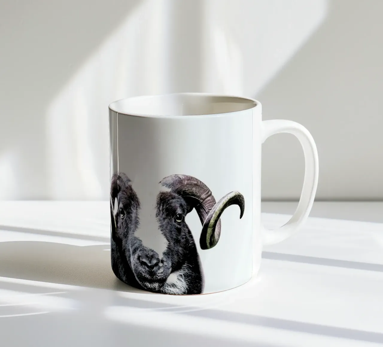 R.A.M tazza in ceramica da Victoria Frost
