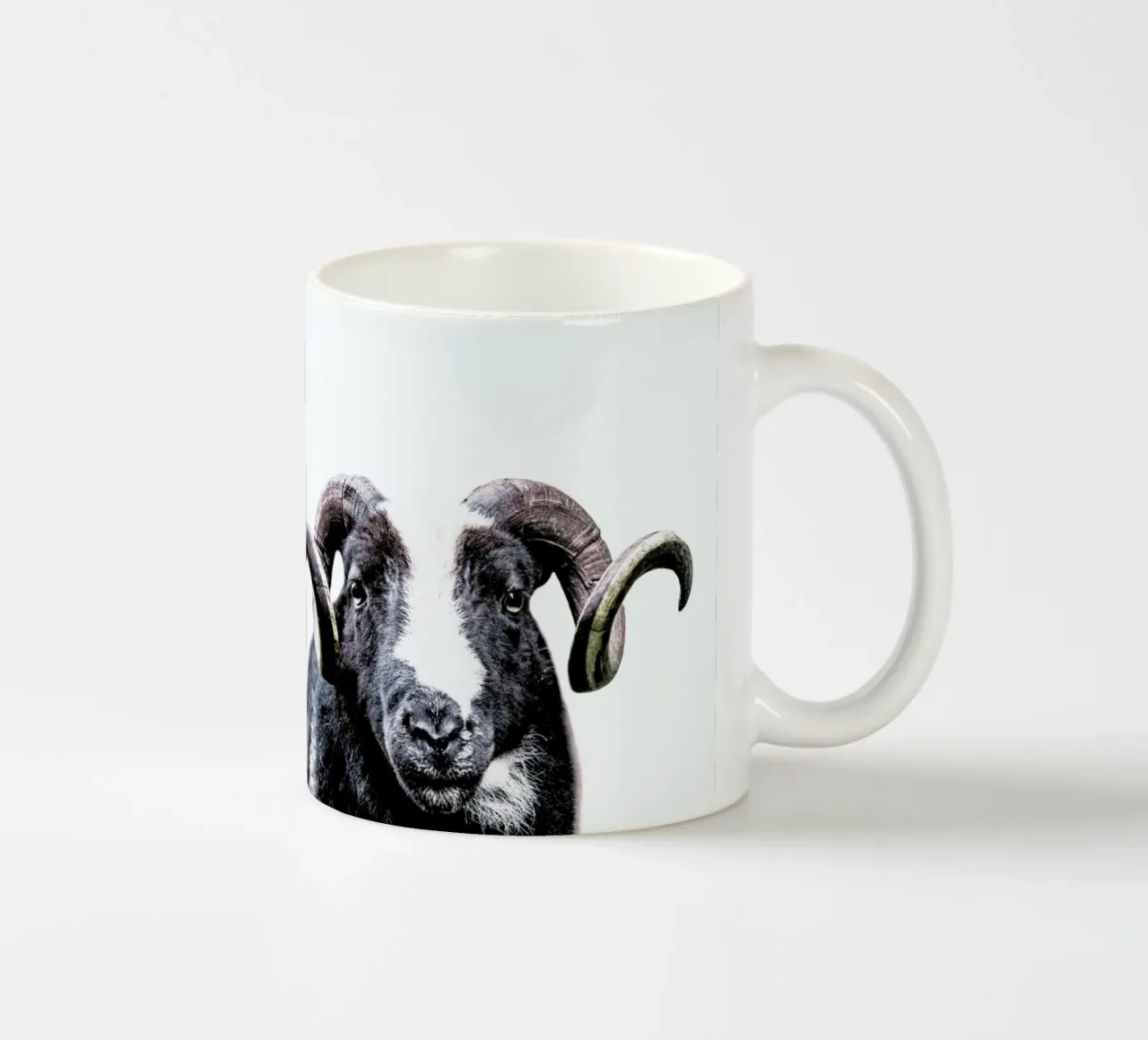R.A.M tazza in ceramica da Victoria Frost