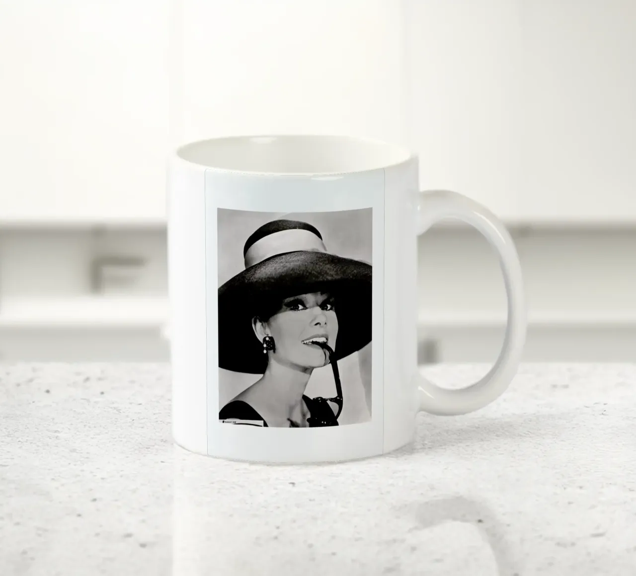 Audrey Hepburn tazza in ceramica da Gallery Print and Art Limited