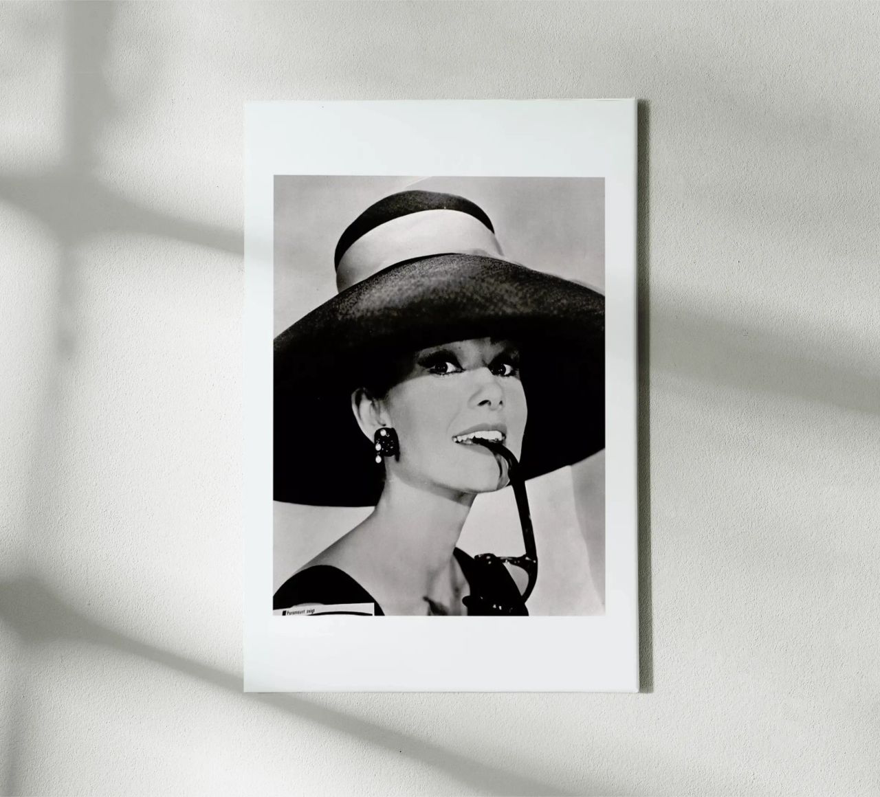 Audrey Hepburn Leinwand von Gallery Print and Art Limited