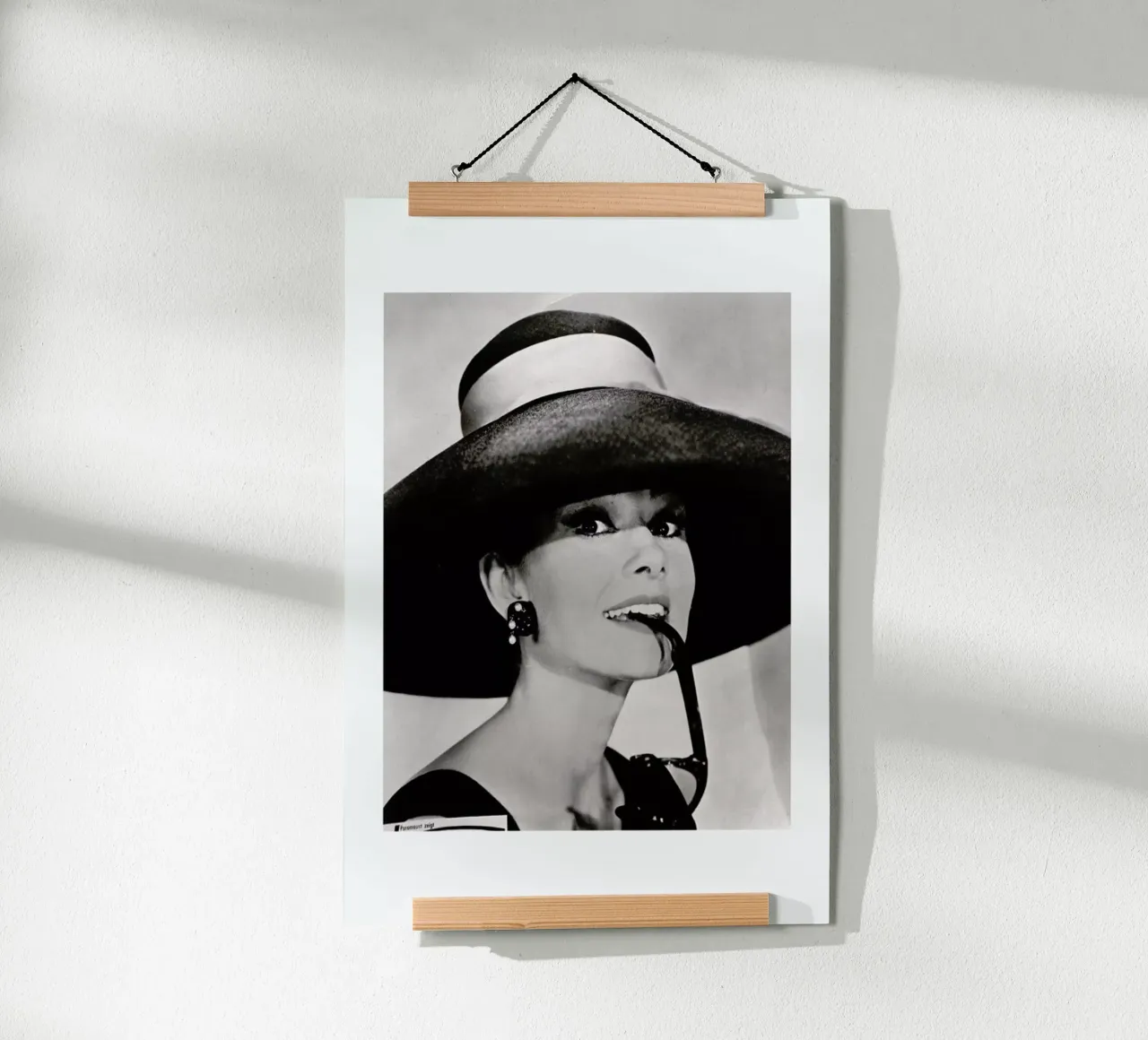 Audrey Hepburn poster da Gallery Print and Art Limited