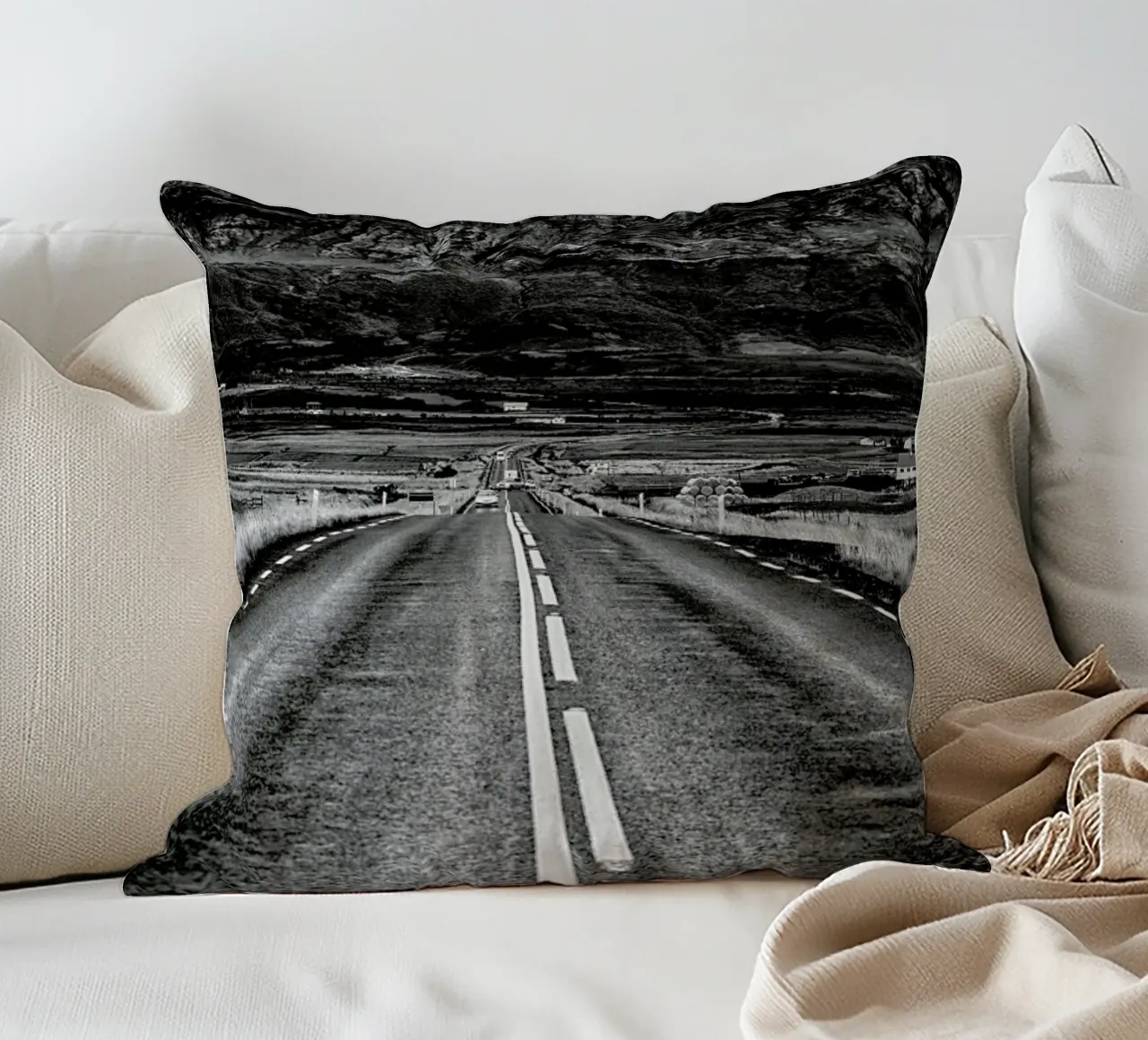 Road to the Mountains cuscino da anderm