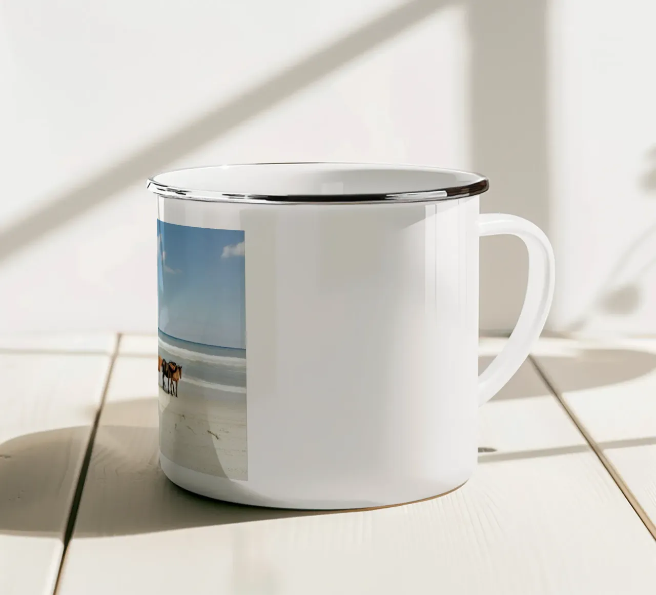 Beach Horses tazza in smalto da Kevin Russ