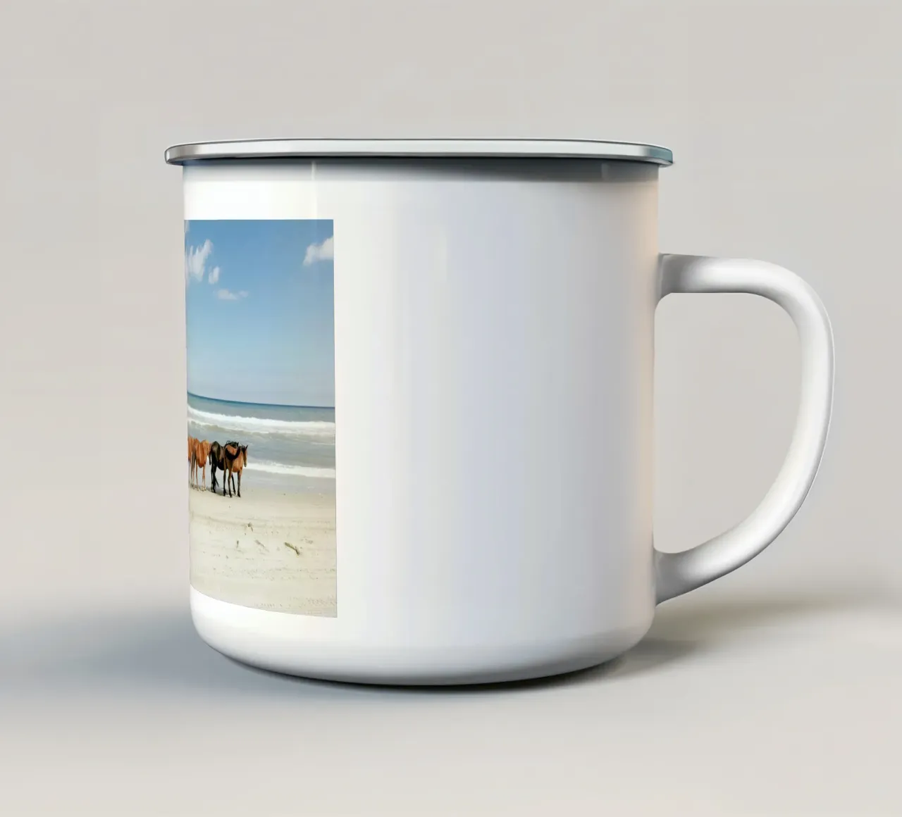 Beach Horses tazza in smalto da Kevin Russ
