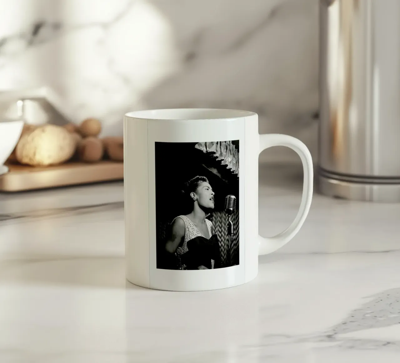 Billie Holiday, New York 1946 tazza in ceramica da Gallery Print and Art Limited