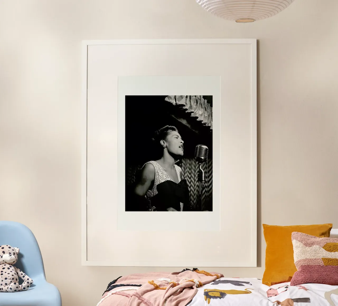 Billie Holiday, New York 1946 poster con telaio in legno da Gallery Print and Art Limited