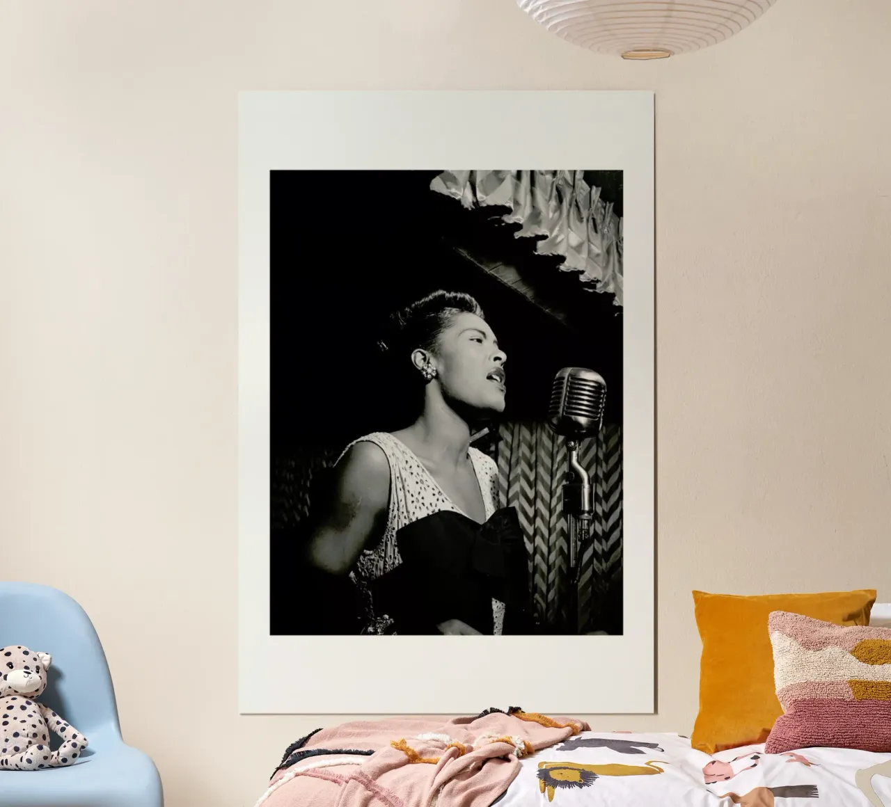 Billie Holiday, New York 1946 poster con telaio in legno da Gallery Print and Art Limited