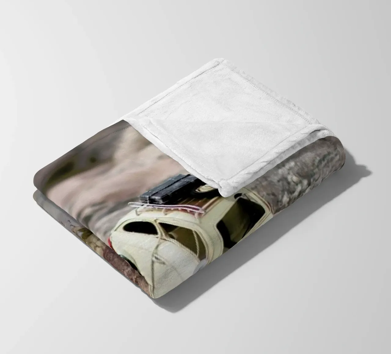 The Little Adventurer II coperta in pile da Ingrid Beddoes