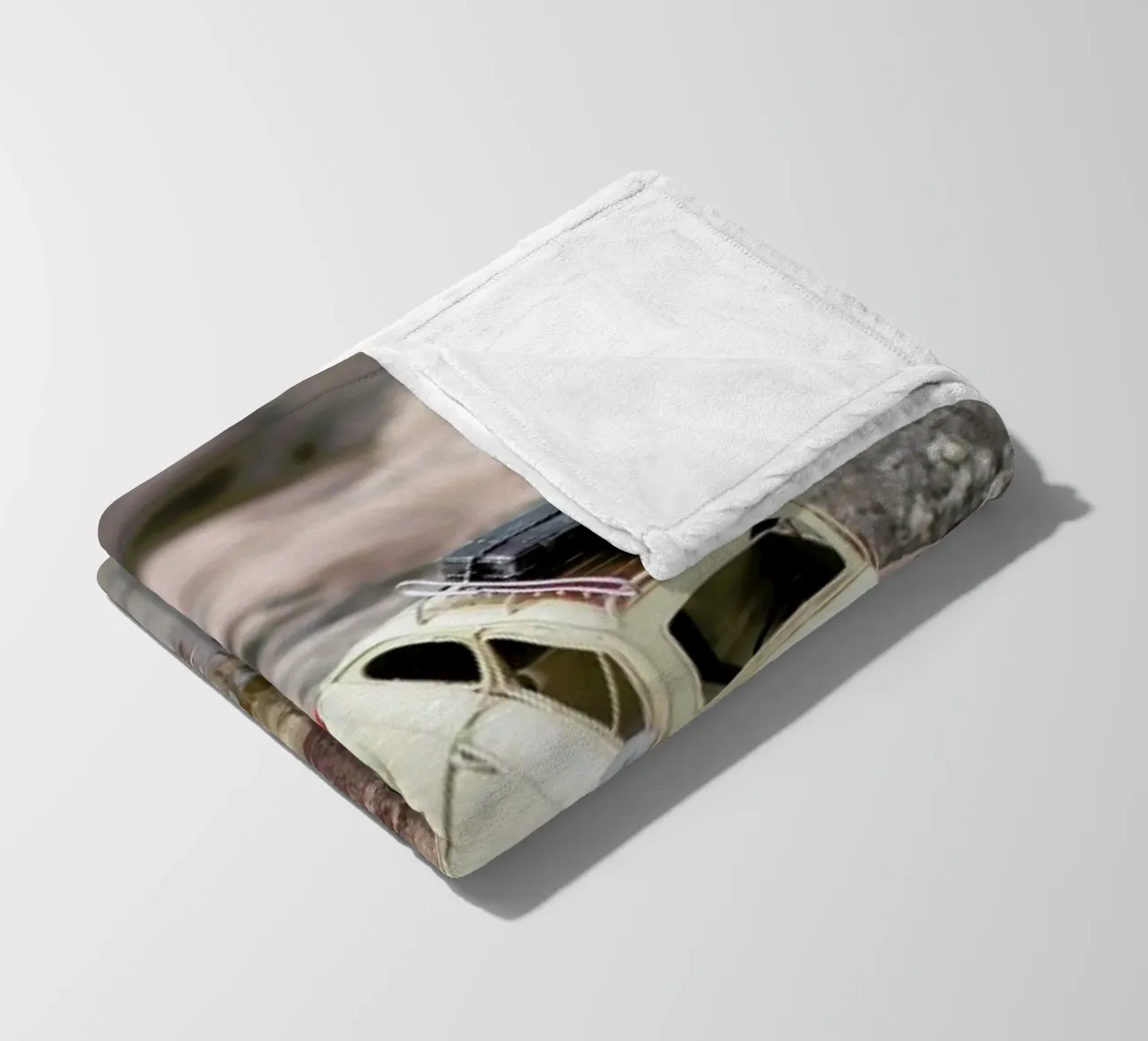 The Little Adventurer II coperta in pile da Ingrid Beddoes
