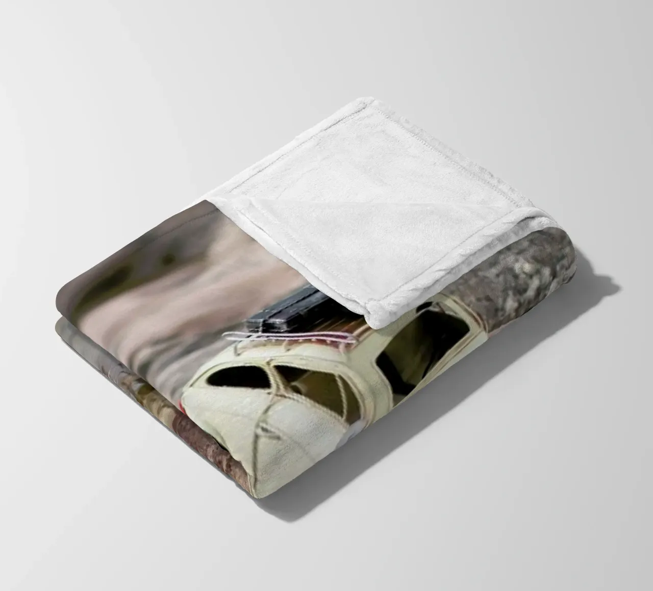 The Little Adventurer II coperta in pile da Ingrid Beddoes