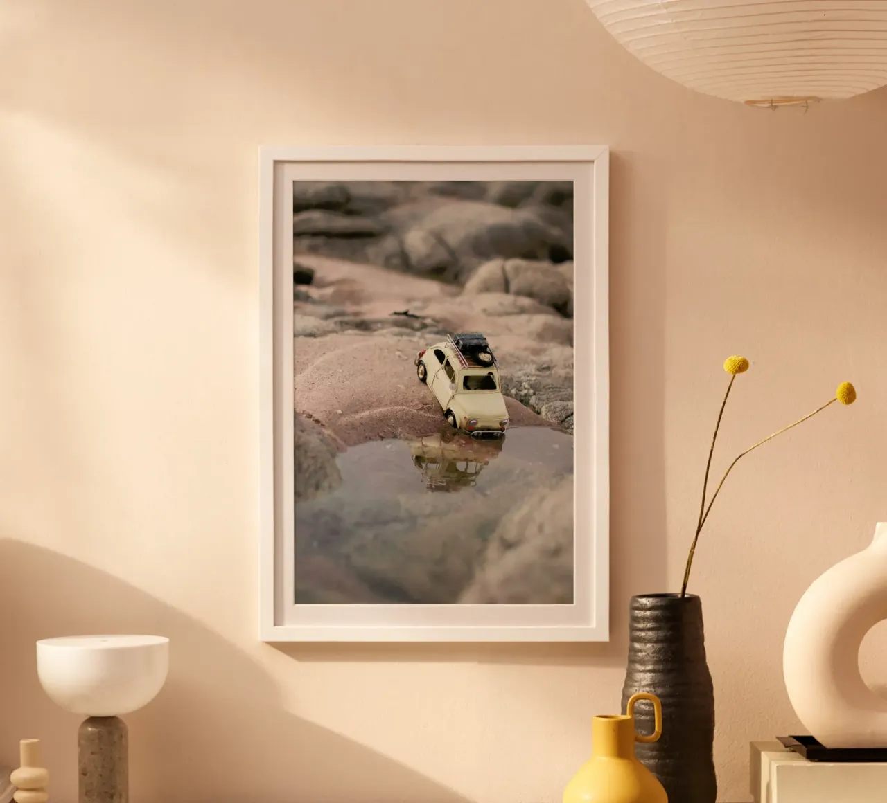 The Little Adventurer II poster con telaio in plastica da Ingrid Beddoes