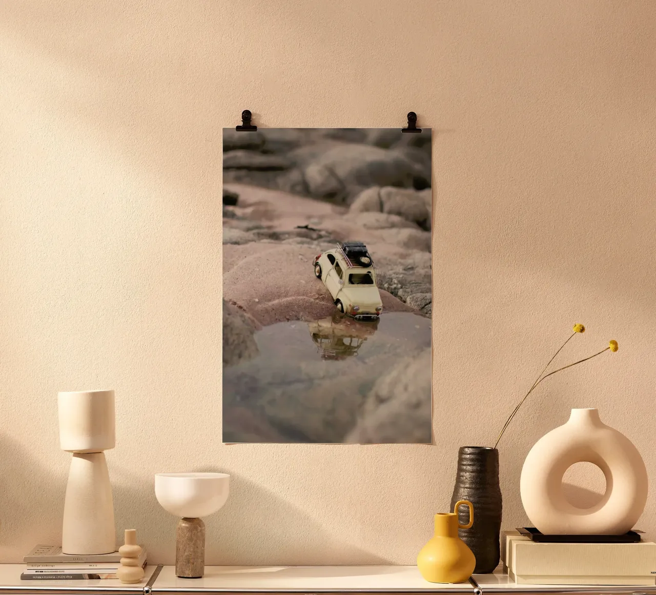 The Little Adventurer II poster con telaio in plastica da Ingrid Beddoes