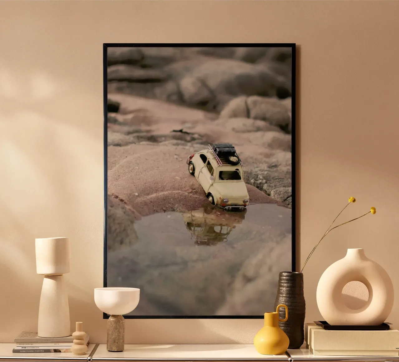The Little Adventurer II poster con telaio in plastica da Ingrid Beddoes
