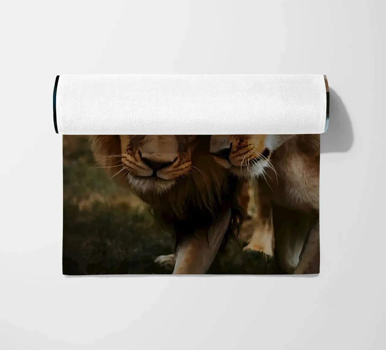 Leeuwen Liefde strandhanddoek van Mikesell