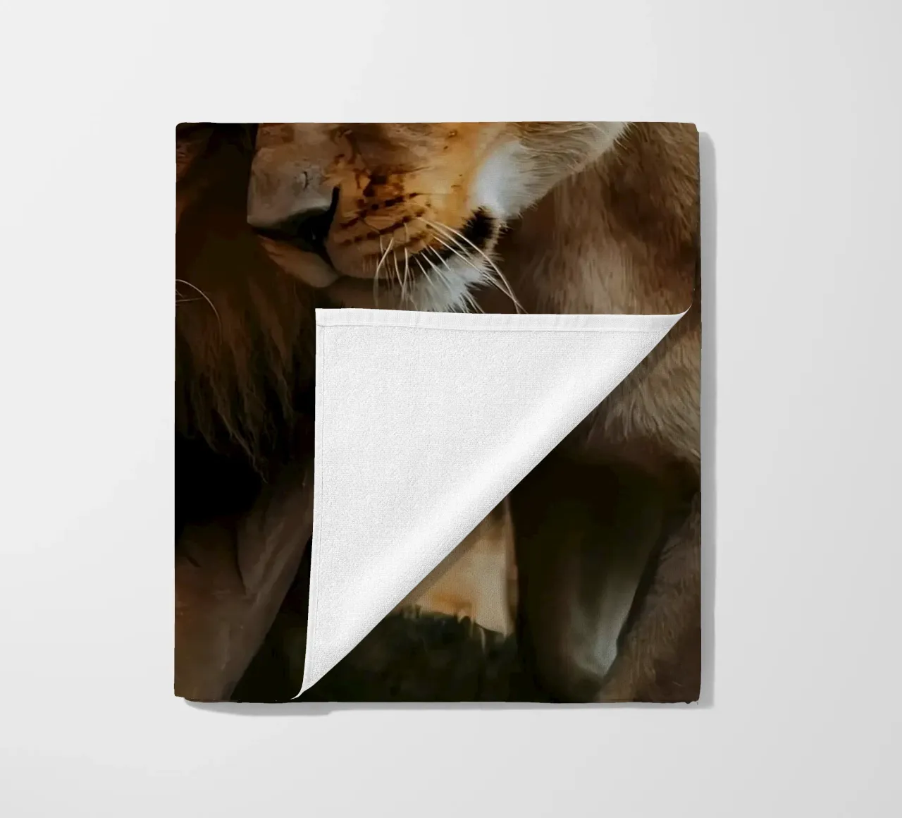 Leeuwen Liefde strandhanddoek van Mikesell