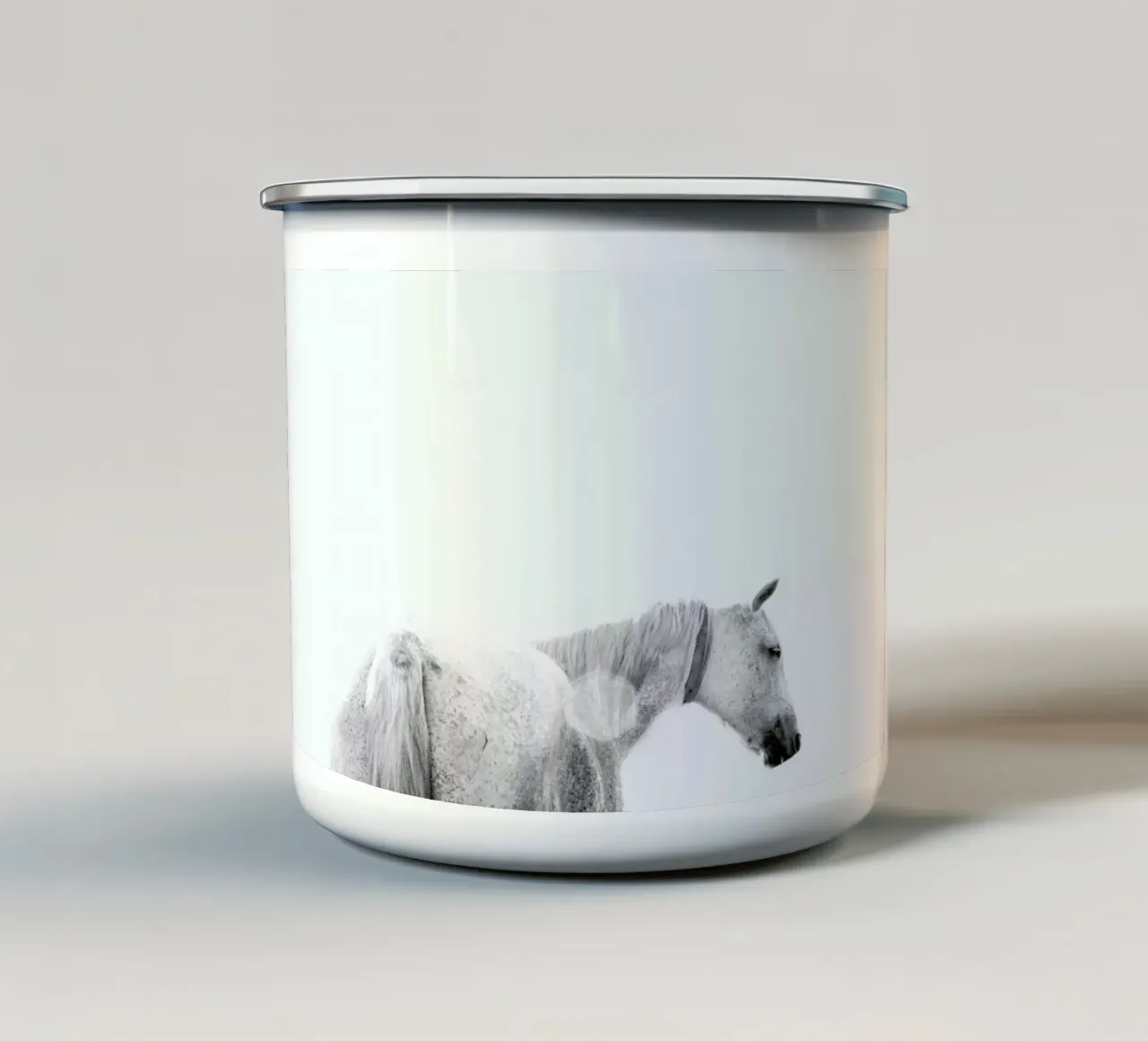 Horses Back tazza in smalto da Victoria Frost