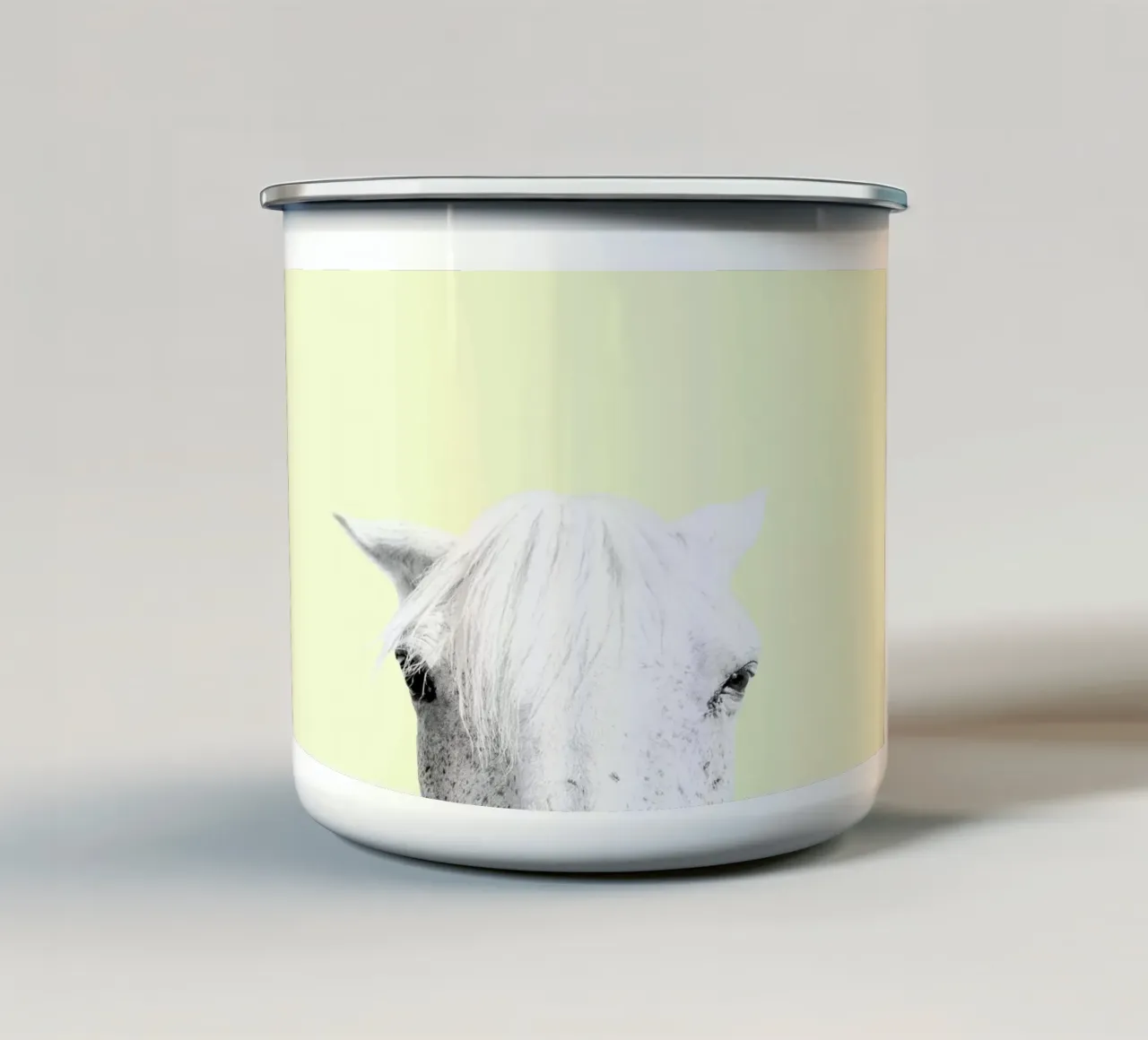 Yellow Horse tazza in smalto da Victoria Frost