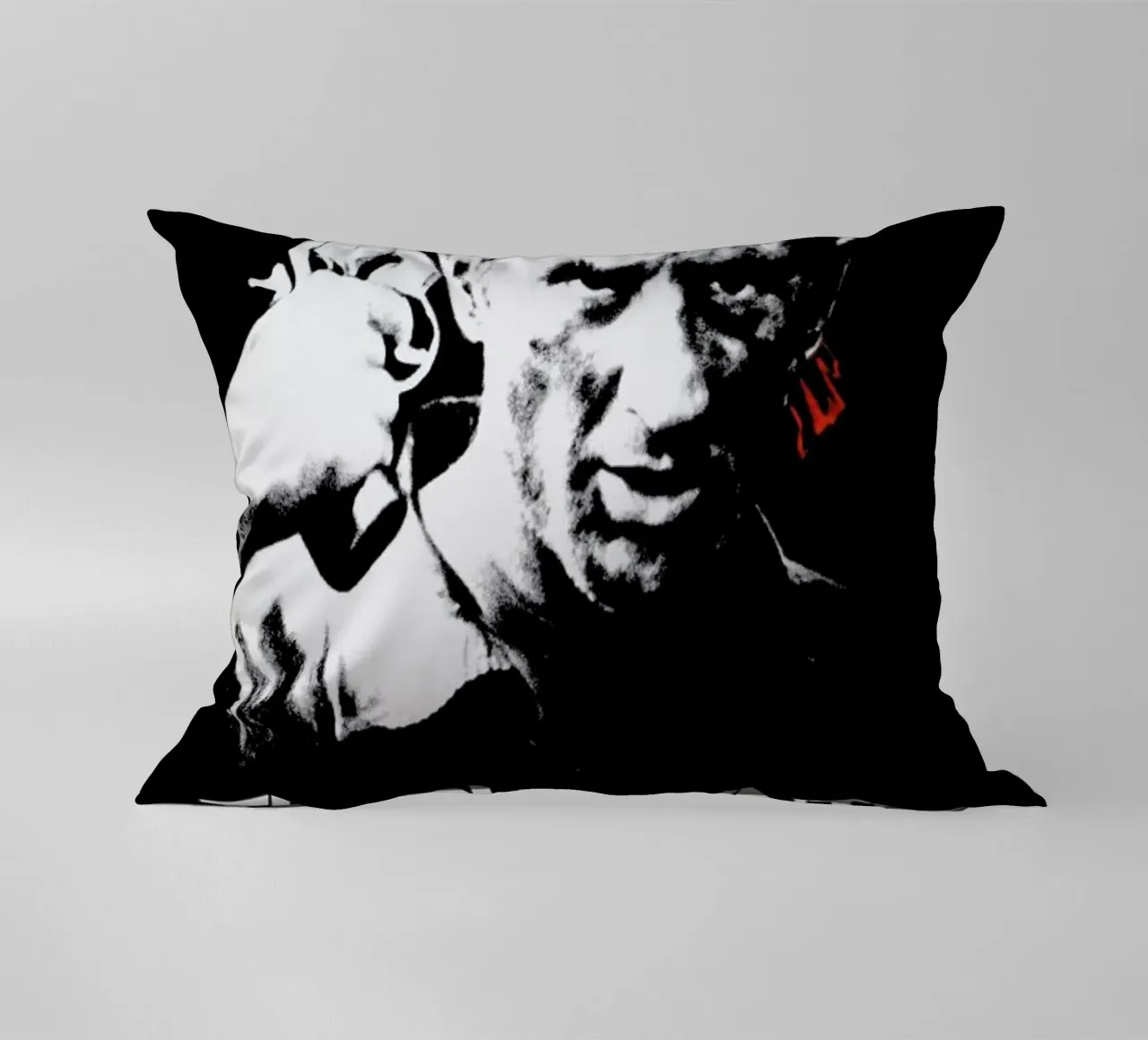 ‘The Deer Hunter’ Retro Movie Poster cuscino da Gallery Print and Art Limited