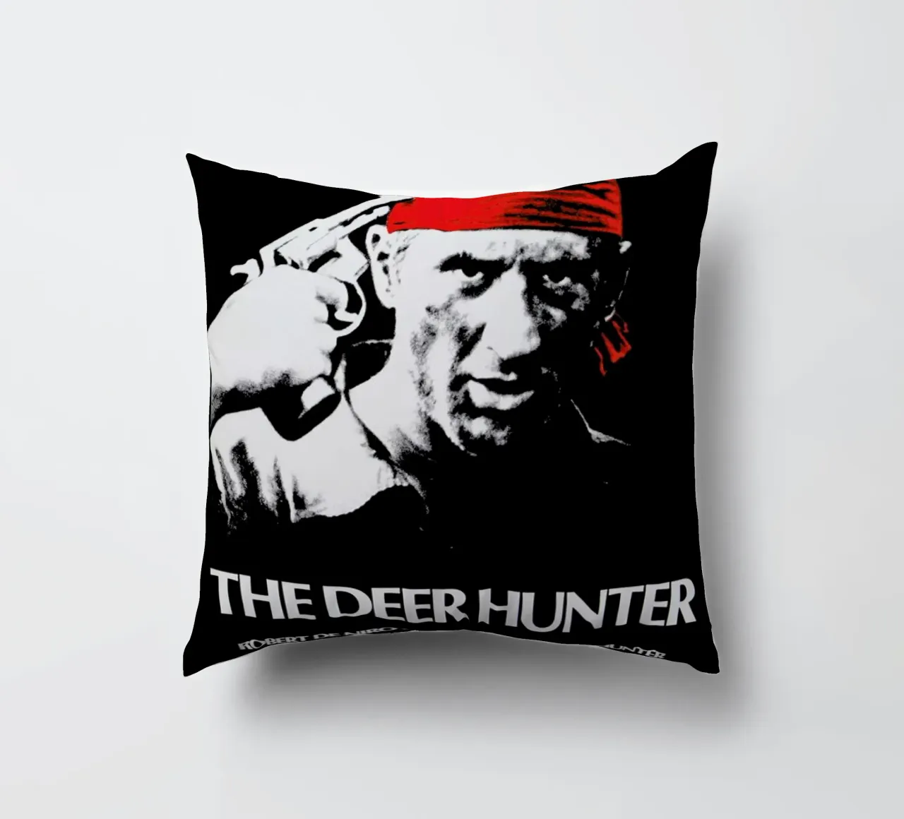 ‘The Deer Hunter’ Retro Movie Poster cuscino da Gallery Print and Art Limited
