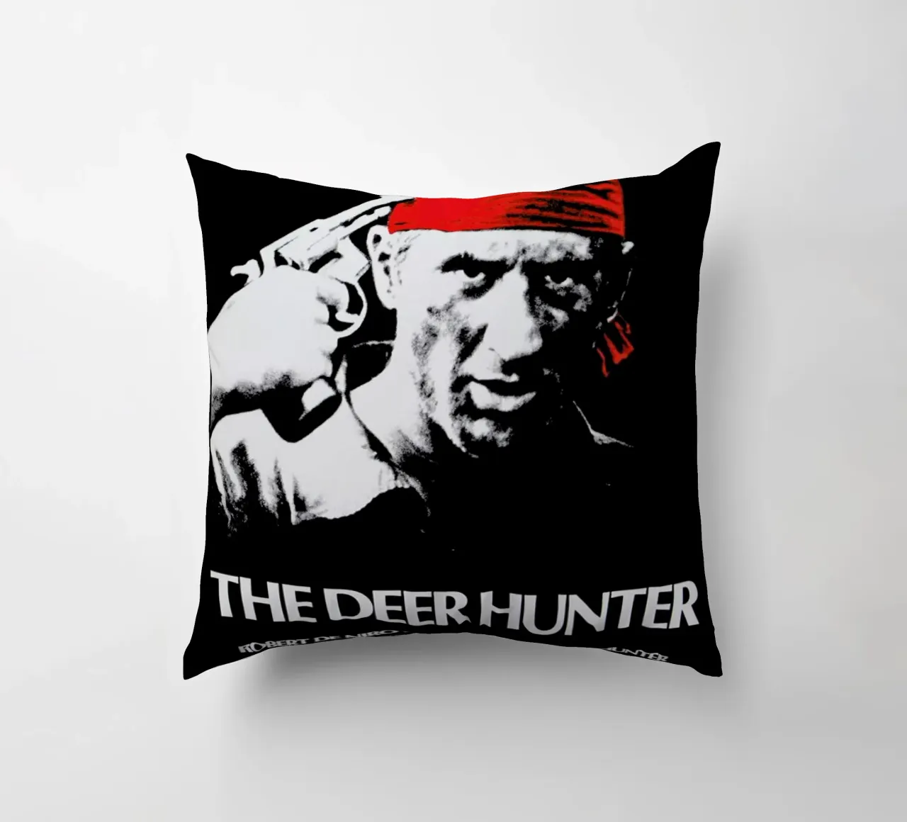 ‘The Deer Hunter’ Retro Movie Poster cuscino da Gallery Print and Art Limited