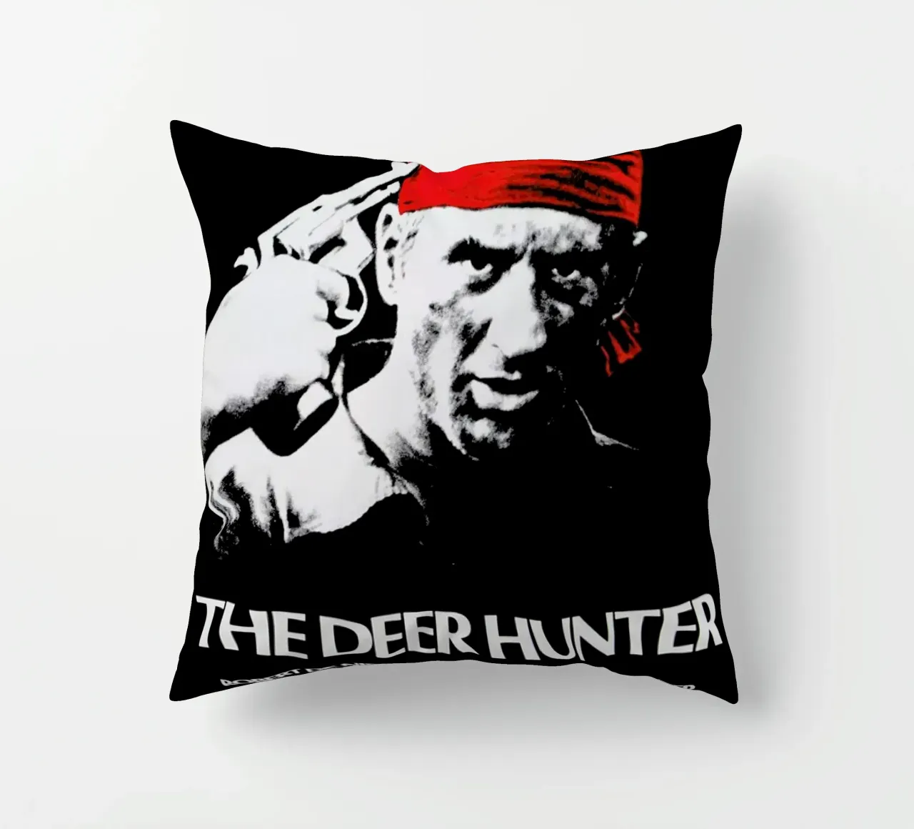 ‘The Deer Hunter’ Retro Movie Poster cuscino da Gallery Print and Art Limited
