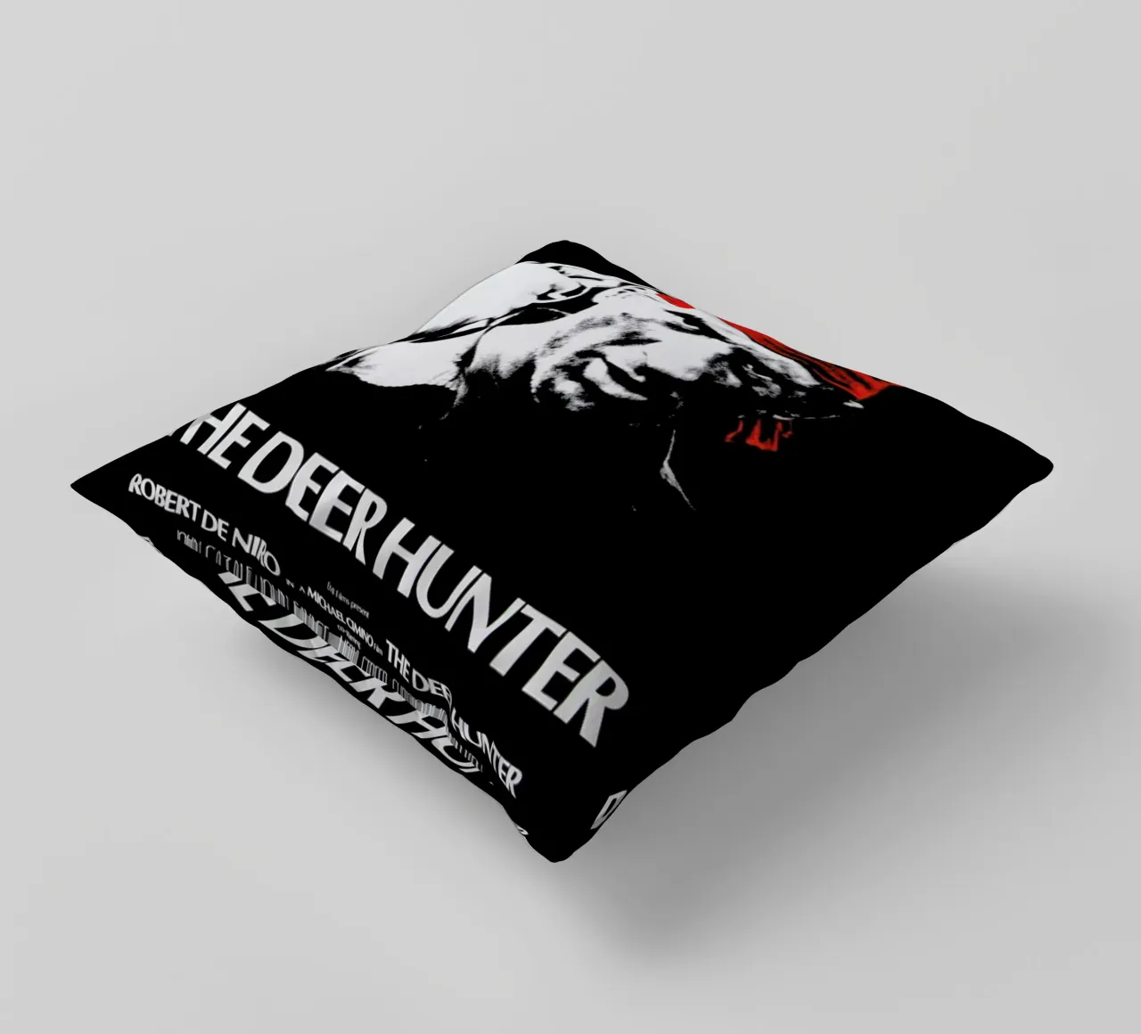 ‘The Deer Hunter’ Retro Movie Poster cuscino da Gallery Print and Art Limited
