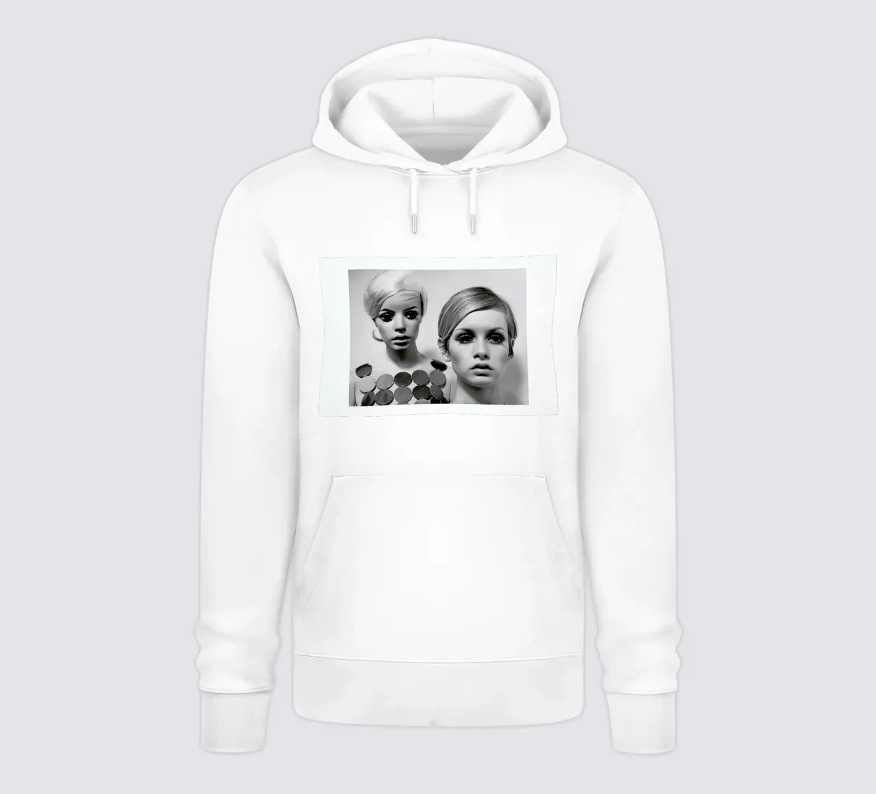 Twiggy and Mannequin, 1966 felpa con cappuccio da Gallery Print and Art Limited