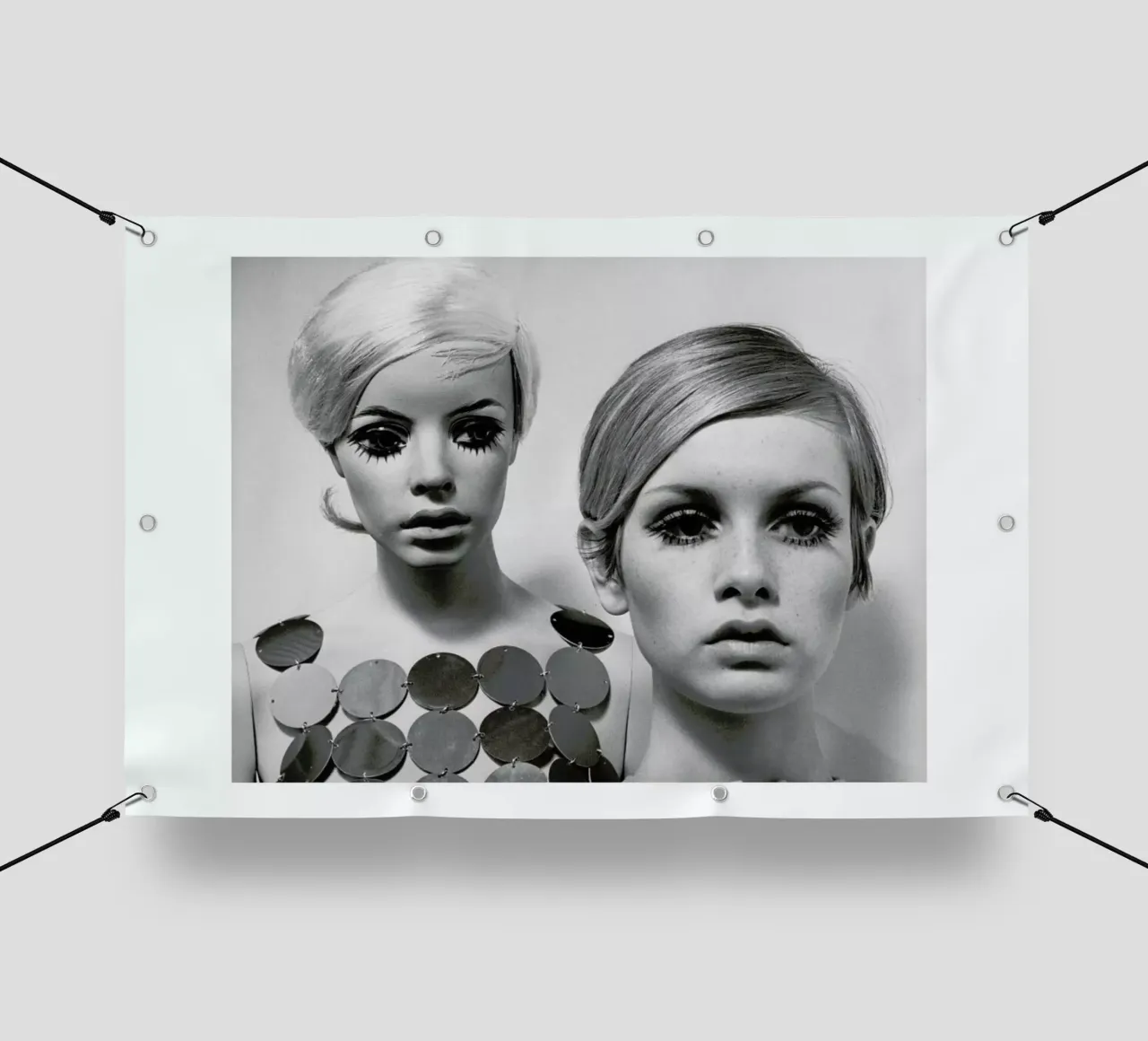 Twiggy and Mannequin, 1966 telo in pvc da Gallery Print and Art Limited