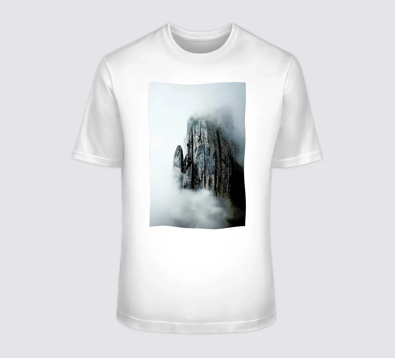 Through the Fog by @noberson t-shirt da EyeEm Mobile GmbH