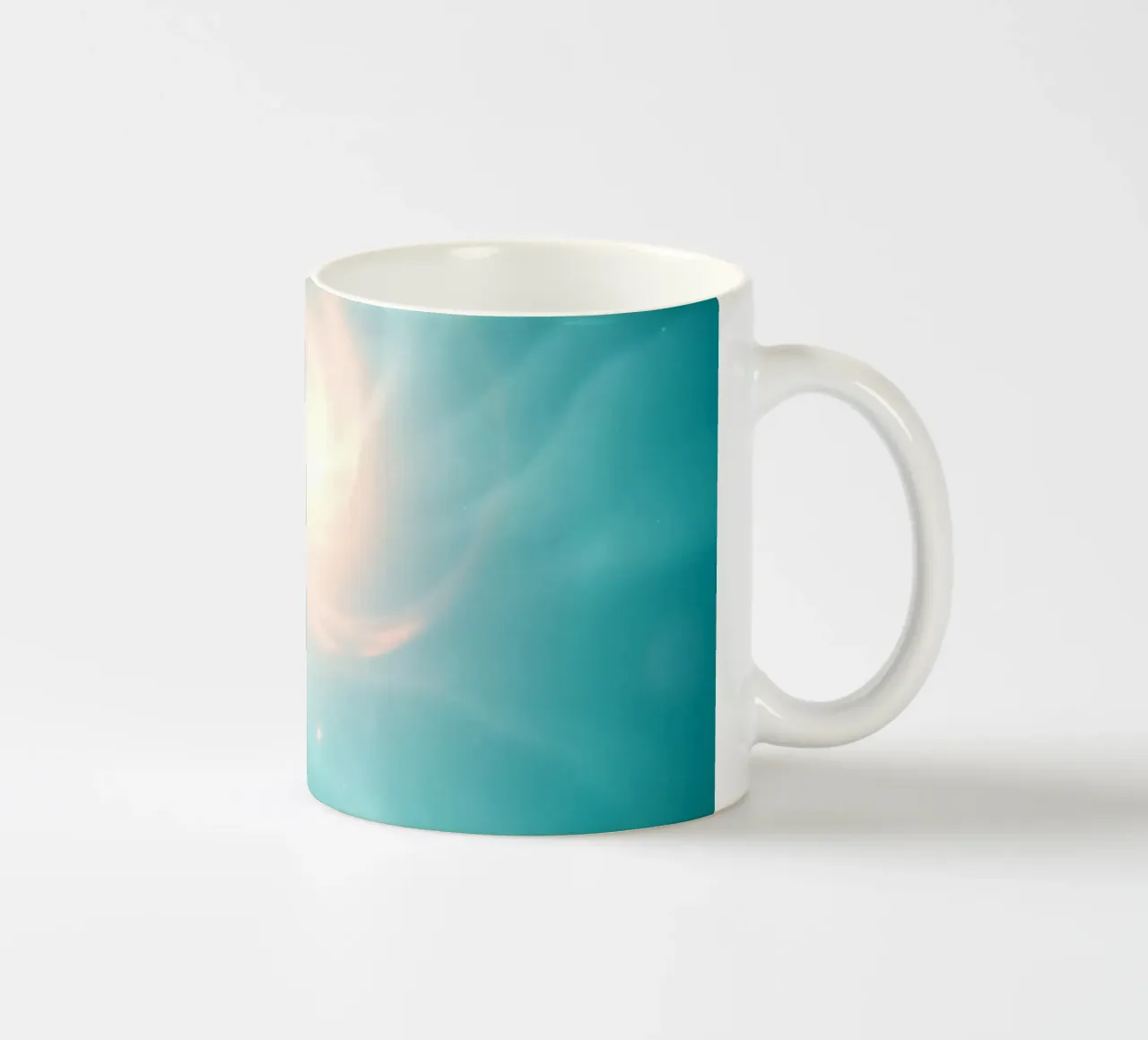 Il design astratto e vorticoso con colori tenui crea un'atmosfera mistica. tazza in ceramica da DesignDoodle